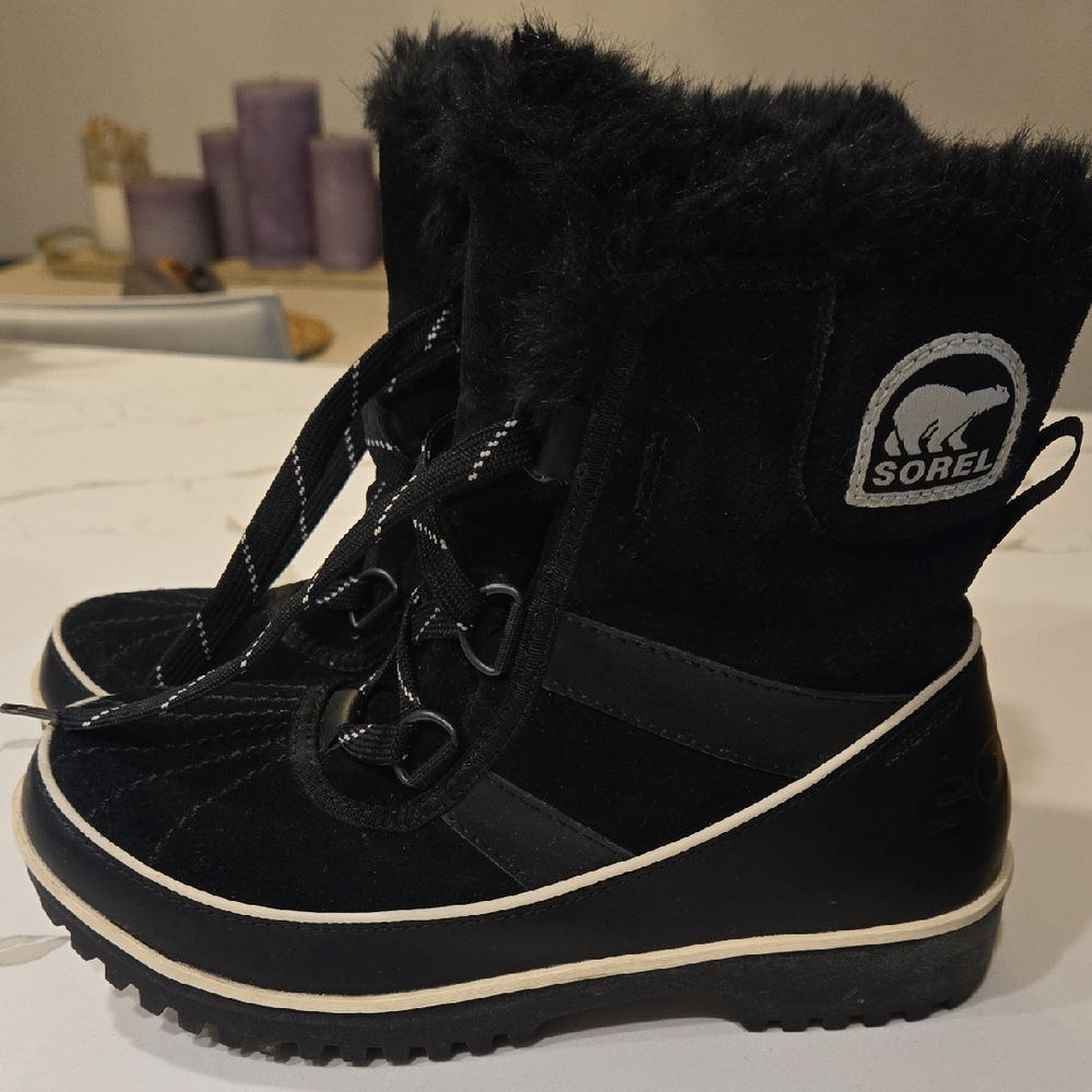 Sorel Black Fur-Lined Boots